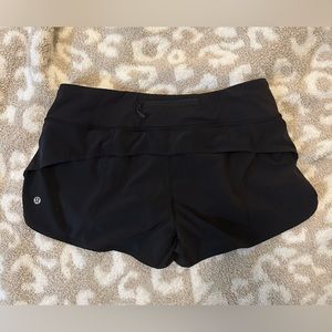 Lululemon speed up short 2.5 size 8. No wear or pilling basically brand new.